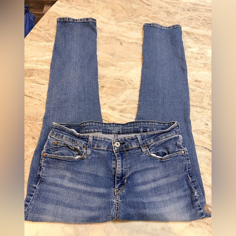 Levi’s Signature Jeans Women’s Size 14 Blue Stretch Denim Straight Leg